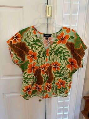 Karen Kane Tropical Floral V-Neck Tunic in Green & Orange